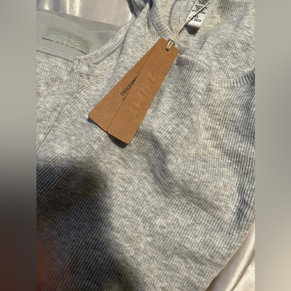 SKIMS - Picture 1 of 2